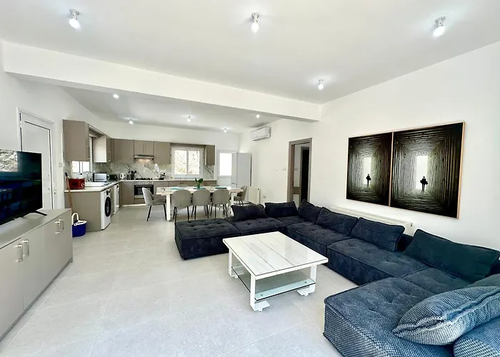 In The Hills Case de vacanță